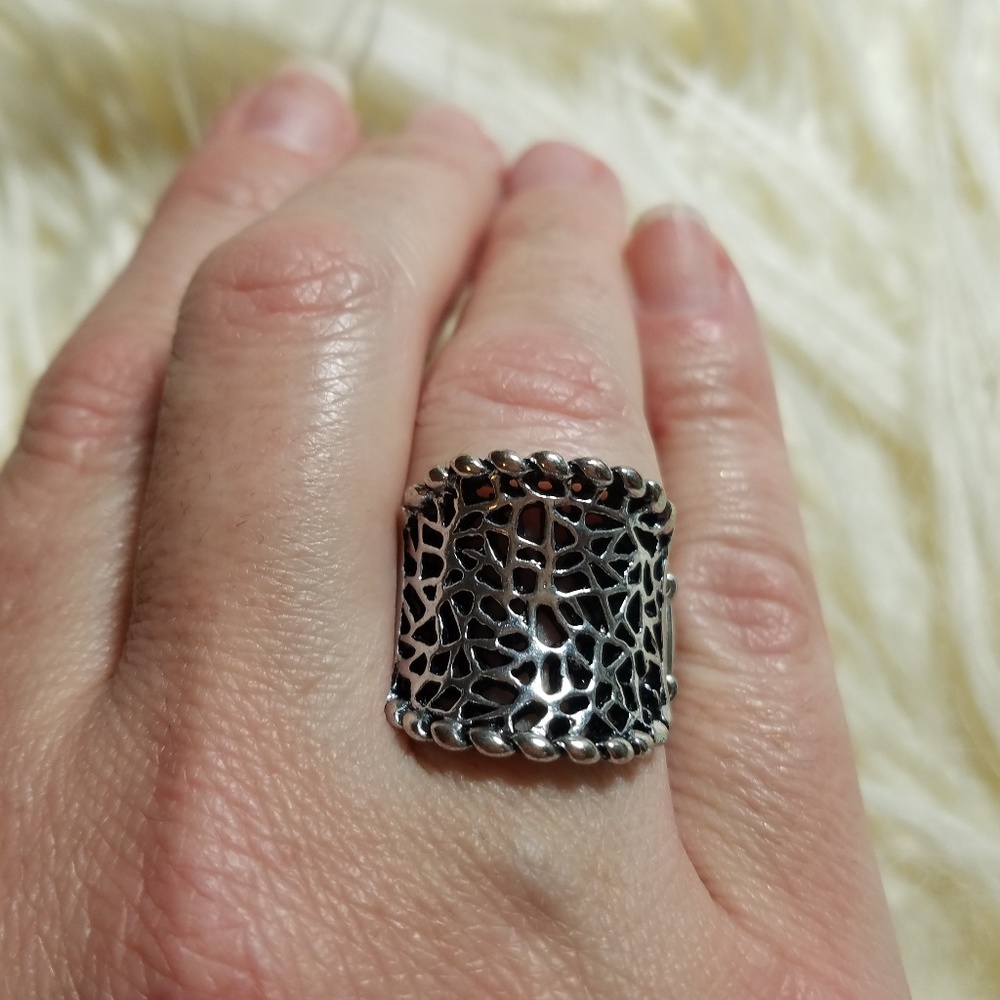 Ring silver stretchy band